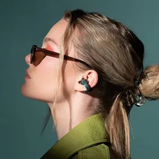 بررسی ساعت Motorola Watch Fit و هدفون Buds Loop